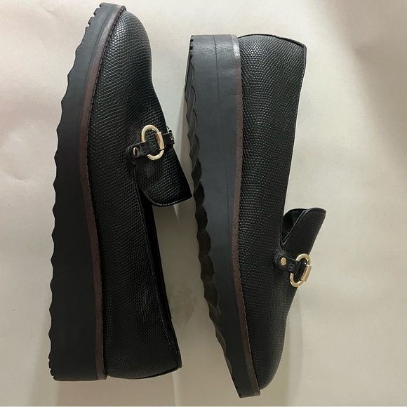 Aldo Yolanda Black Loafer with gold tone bar logo slight wedge size 10 - Picture 2 of 6